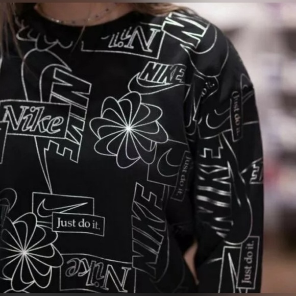 Nike Women's Icon Clash Black Silver Fleece Crop Crew Pullover Size Small - Picture 3 of 8